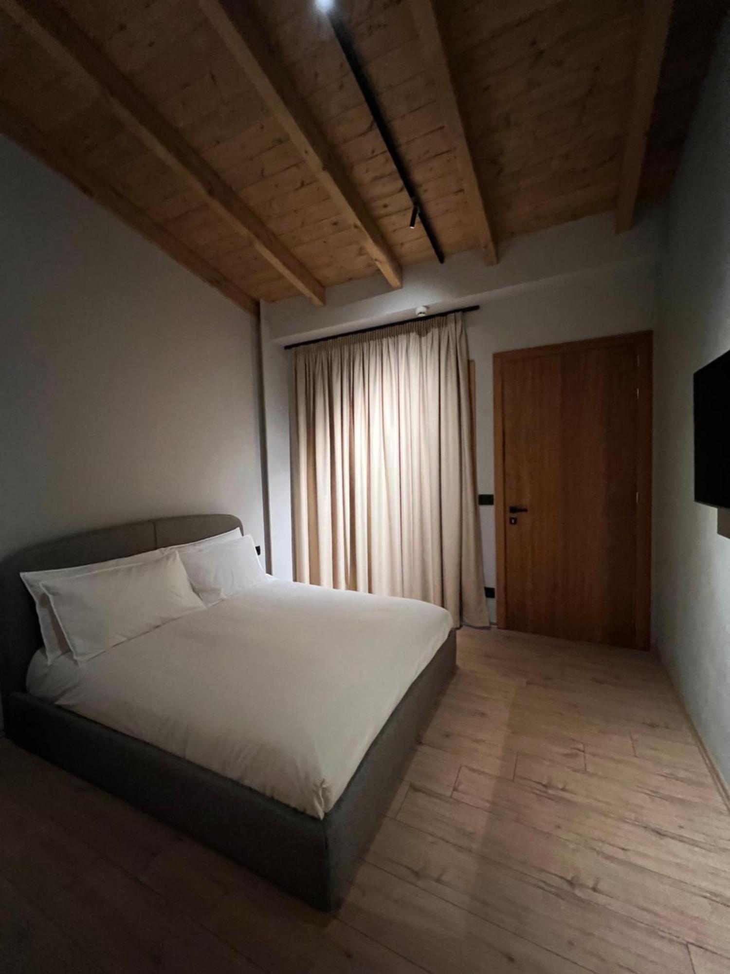 Faces & Places Boutique Hotel Tiranë Ngoại thất bức ảnh